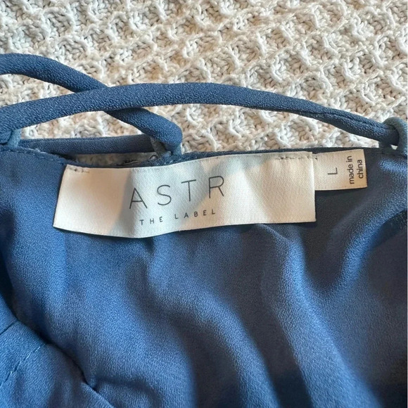 ASTR Drew Plunging Two-Tone Lace Mini Dress size large - Picture 6 of 9